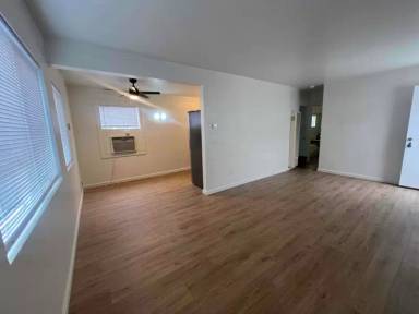 Main picture of 2319 Grand Ave