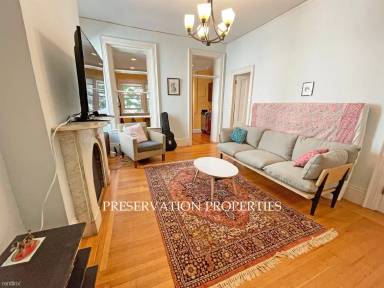 Main picture of 19 Adams St