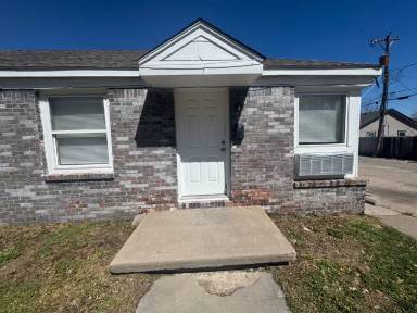 Main picture of 824 S Water St