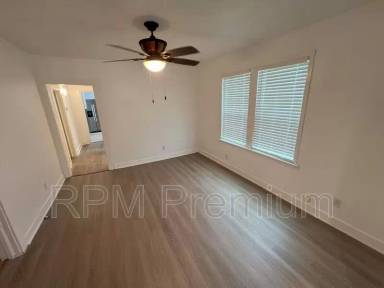 Main picture of 2333 Georgia St