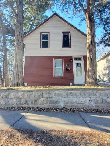 Main picture of 228 William St N