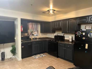 Main picture of 372 Grove St