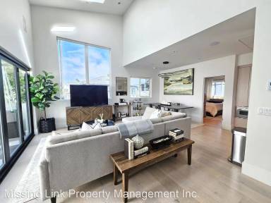 Main picture of 612 1/2 Goldenrod Ave