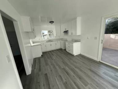 Main picture of 3275 Saturn Ave