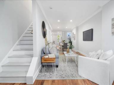 Main picture of 223 N Milton Ave