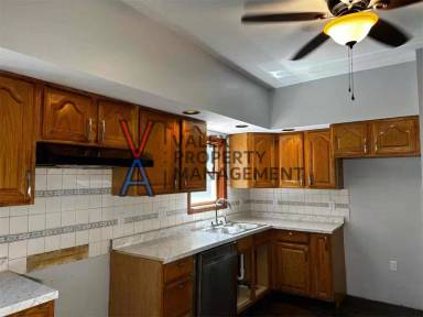 Main picture of 606 Dean St