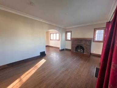 Main picture of 124 Auburn Ave NE