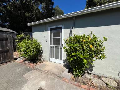 Main picture of 2108 Price St