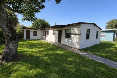 Main picture of 805 NW 12th Ave