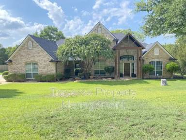 Main picture of 1025 Forest Park Dr