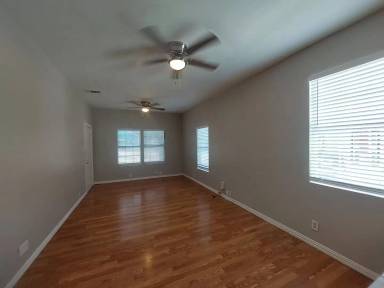 Main picture of 1727 W Craig Pl