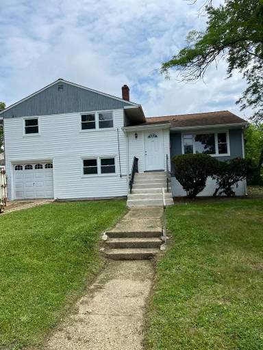 Main picture of 16 Manor Dr