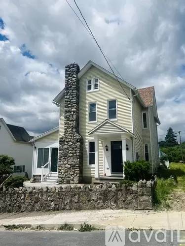 Main picture of 220 N 5th St