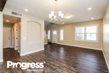 Main picture of 8725 E Lakeview Ave