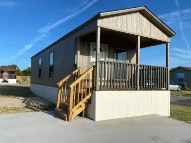 Main picture of 402 Arnold Blvd