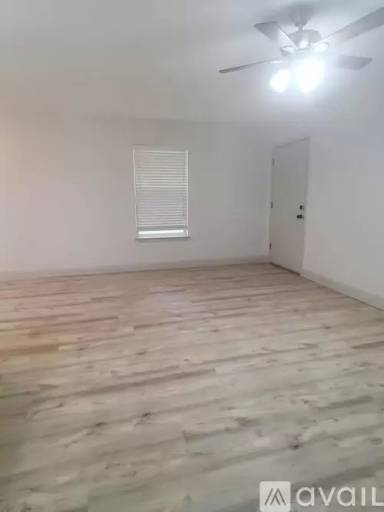 Main picture of 202 N Kealy Ave