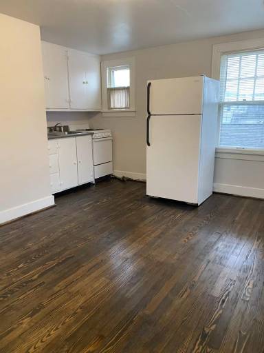 Main picture of 138 W 8th St