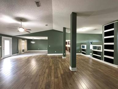 Main picture of 2198 Hagood Loop
