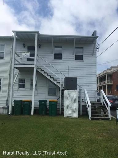 Main picture of 105 W Main St