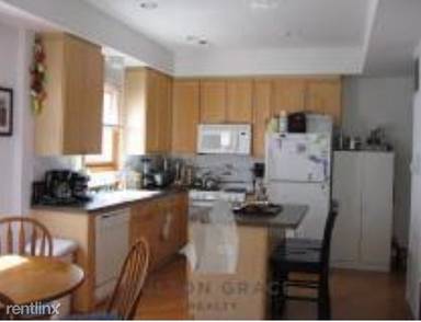Main picture of 2710 N Wayne Ave
