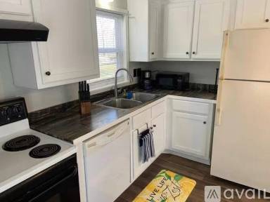 Main picture of 407 Pless Rd