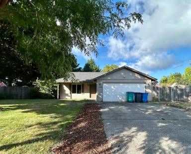 Main picture of 104 SE 5th Cir