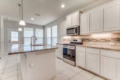 Main picture of 15933 Charing Cross Dr