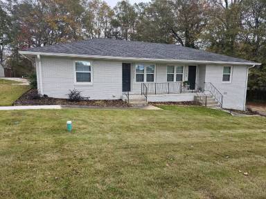 Main picture of 220 S Jeff Davis Dr