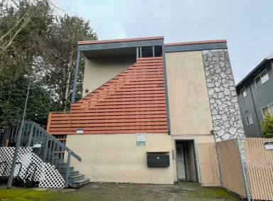 Main picture of 3215 SE Alder Ct