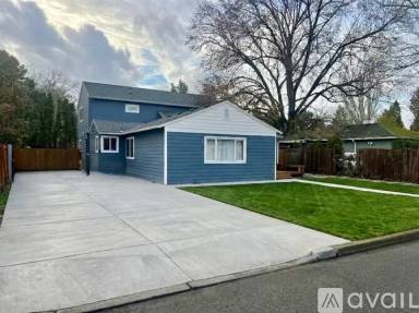 Main picture of 215 SW 131st Ave