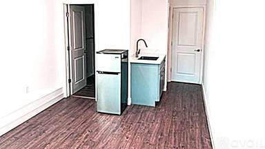 Main picture of 100 Broadway