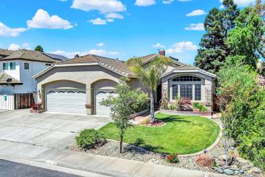 Main picture of 648 Fox Hollow Way