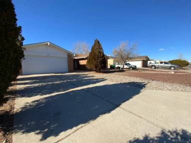 Main picture of 10301 La Paz Dr NW