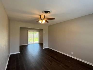 Main picture of 905 Salem Dr