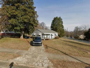 Main picture of 2097 E 12th St