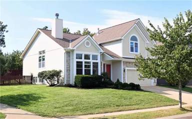 Main picture of 8003 W 122nd Ter