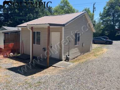 Main picture of 2620 5th Ave NE