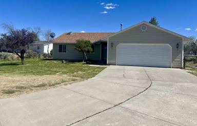 Main picture of 132 Flora Pl