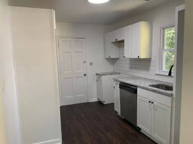 Main picture of 381 Sargent Dr SE
