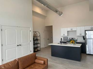 Main picture of 350 N Main St
