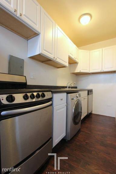 Main picture of 3345 N Marshfield Ave