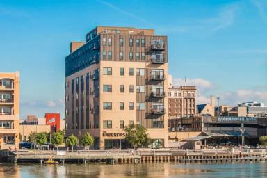 Main picture of The Flats On The Fox