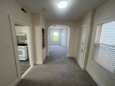 Main picture of 42 1/2 Cabot St