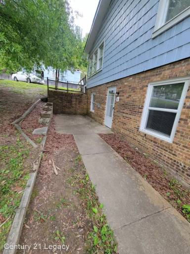 Main picture of 3955 Kent St