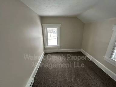 Main picture of 102 Rush St
