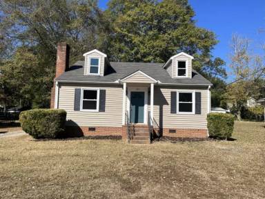 Main picture of 304 Oak Dr