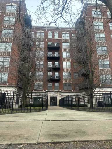 Main picture of 4537 S Drexel Blvd