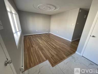 Main picture of 120 E Elm St