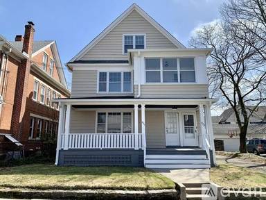 Main picture of 271 Roselle St