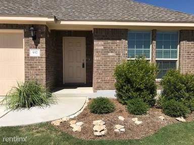 Main picture of 917 Coulee Dr